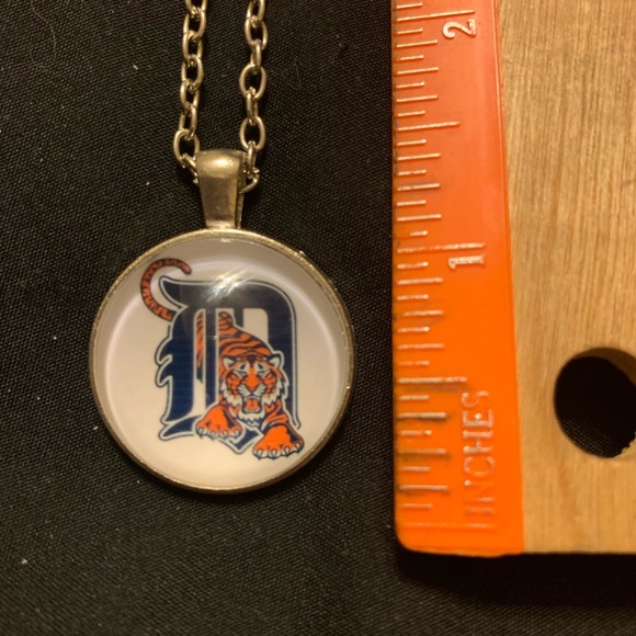 Detroit tigers necklace - Picture 2 of 5